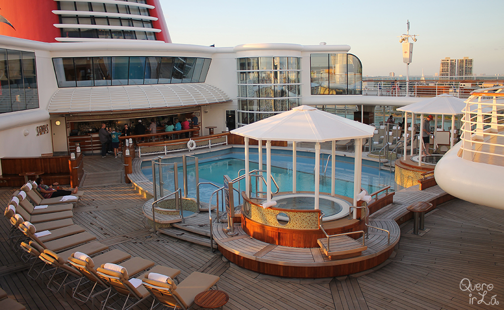 piscinanaviodisney