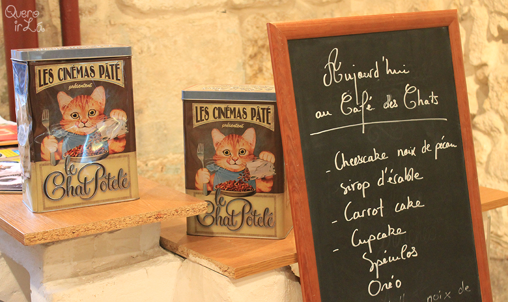 Le café des chats, restaurante de gatos em Paris.